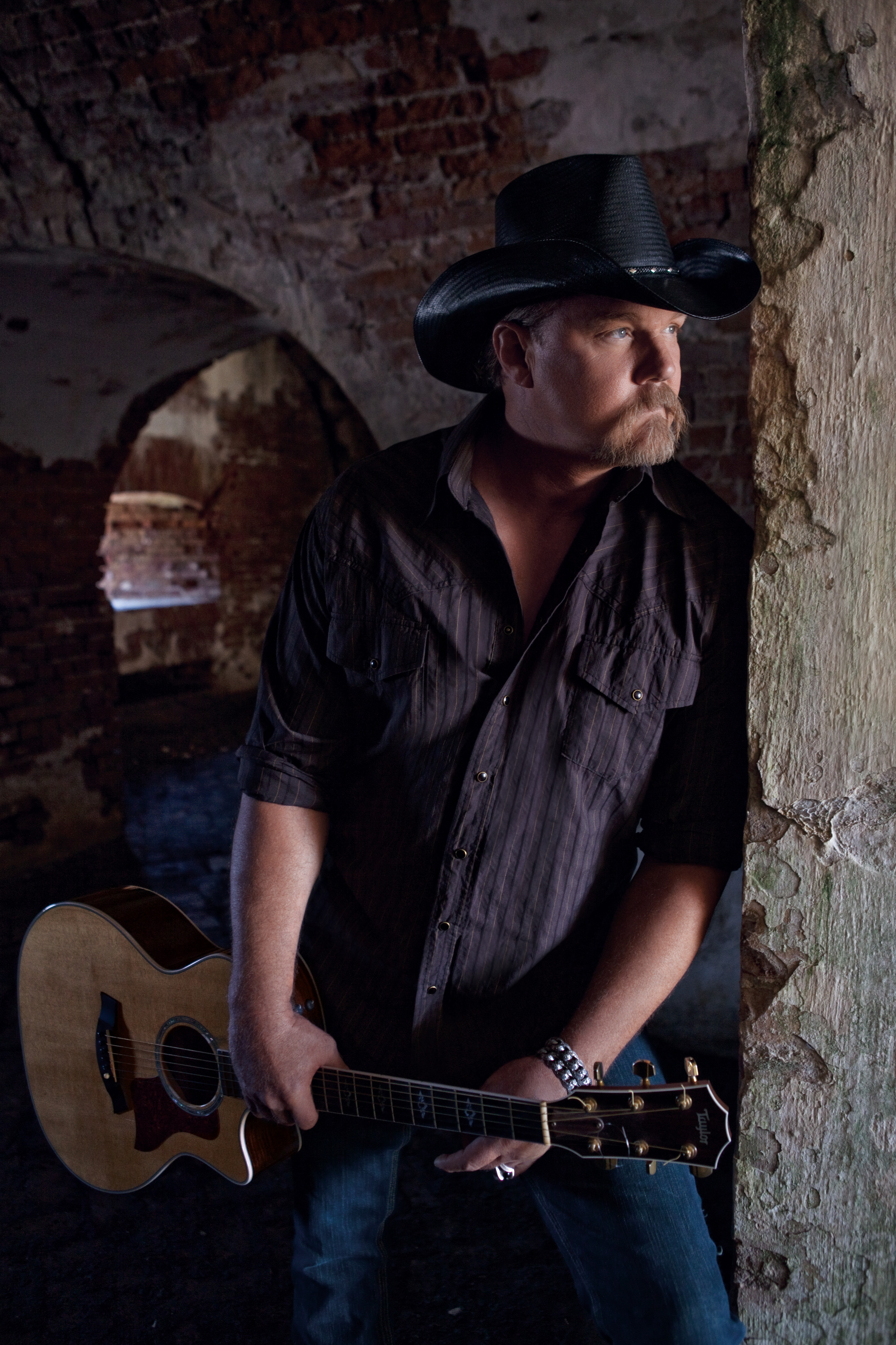 TRACE ADKINS VOTED COUNTRY'S SEXIEST MAN BY READERS OF COUNTRY WEEKLY